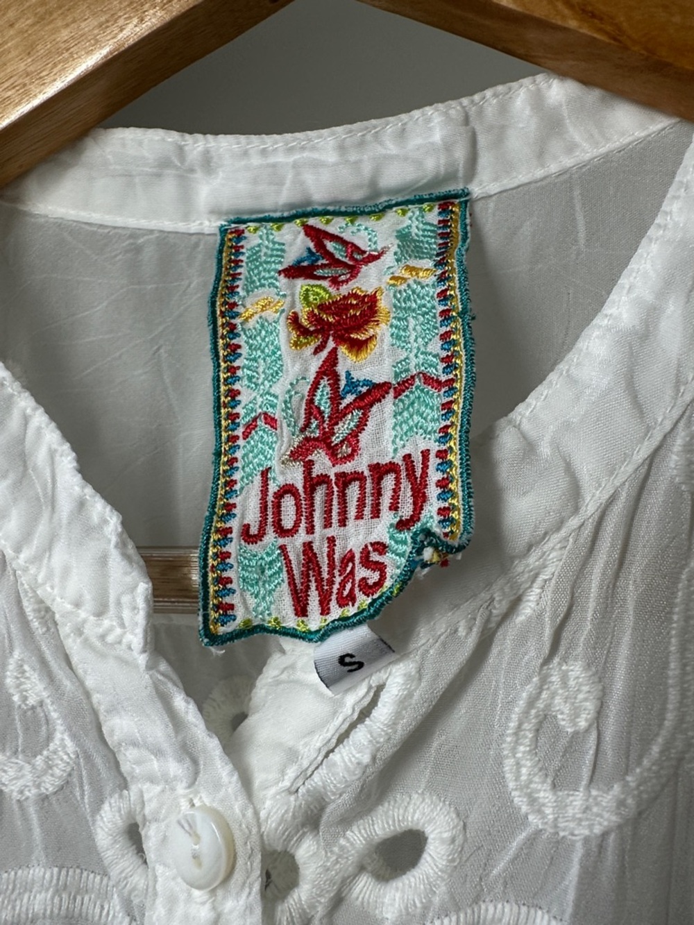 Johnny Was White Wirey Vine Georgette Sleeveless Embroidered Button-Front tunic - Picture 5 of 8